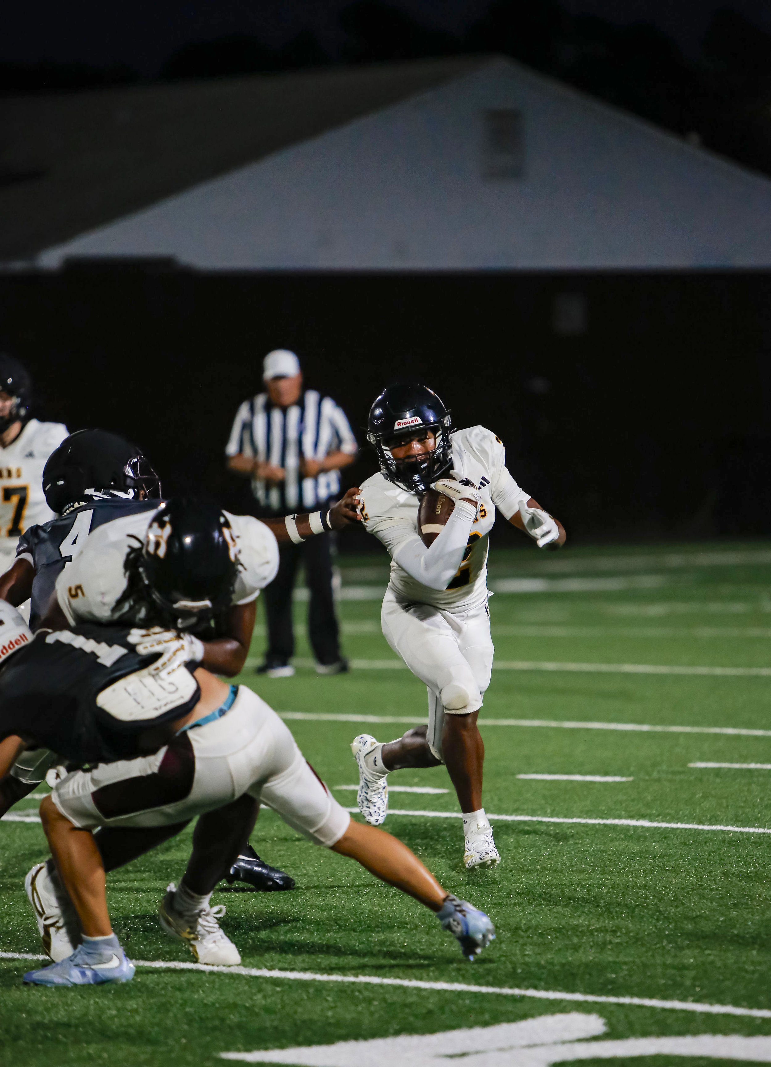 Gault-led Evans High School defeats host Lakeside, 34-15