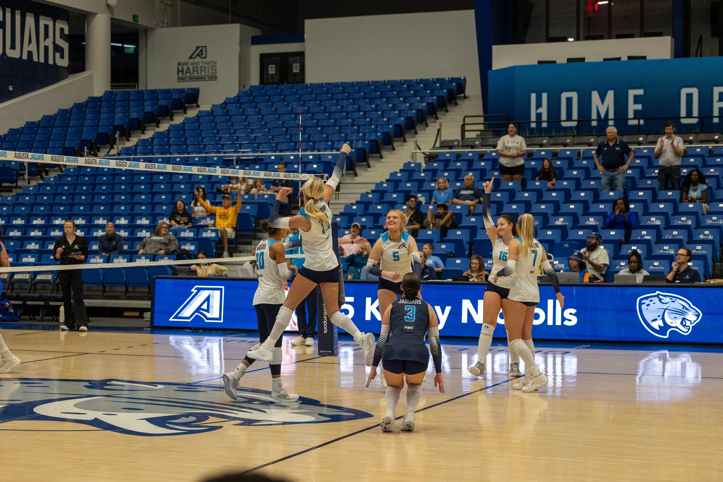 Jags flip the switch, start conference play 3-0