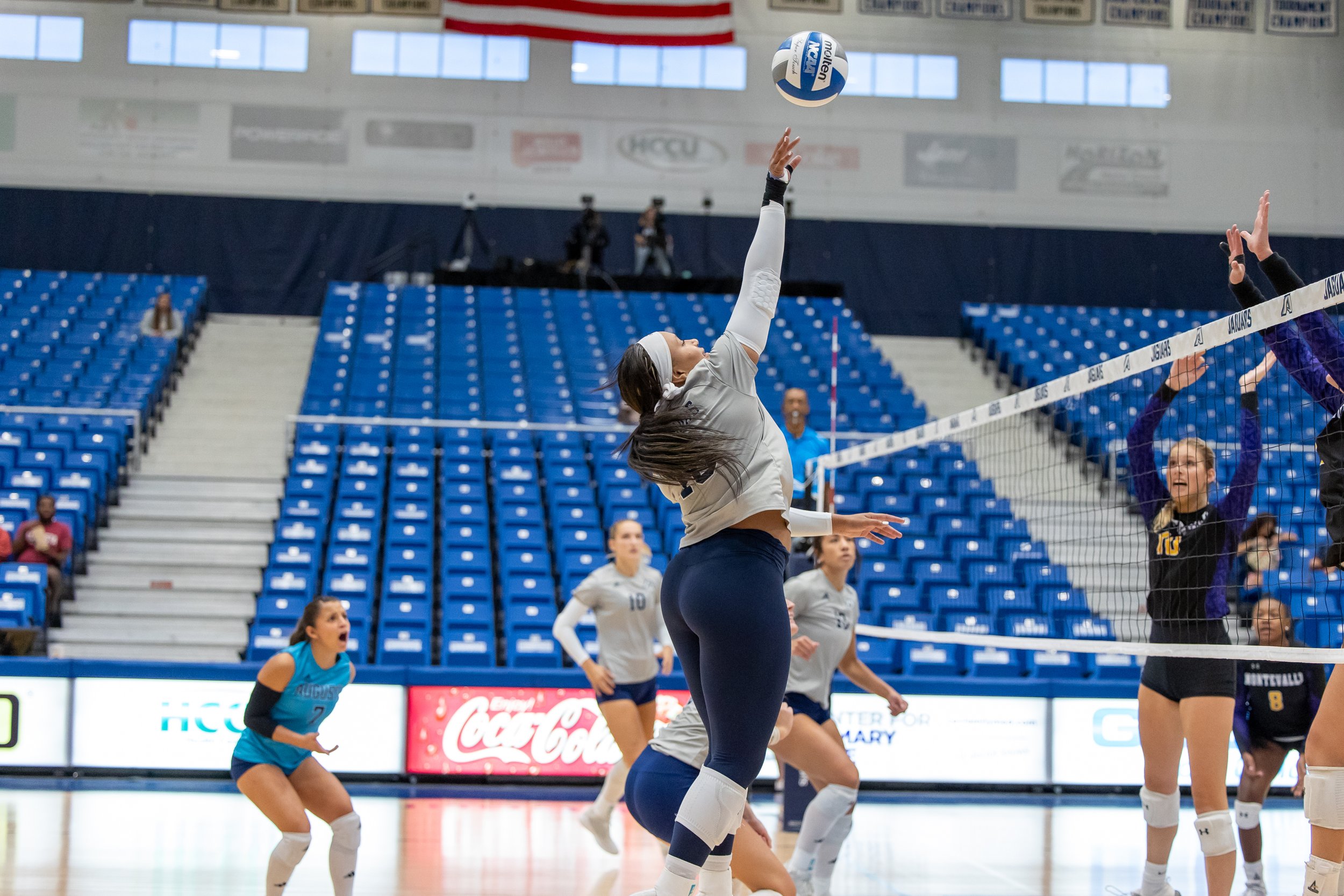 Eden, Wheeler propel AU volleyball team to straightsets win over UNC