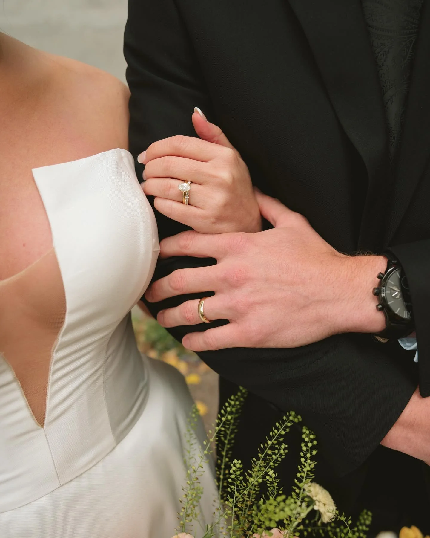 Getting to photograph one of my childhood best friends weddings will always be a career highlight for me &ndash; so forgive me for posting as many pictures as possible. Cheers to Heather &amp; Jared 🤍

Photography: @jessjanevphoto 
Venue: @_thelowla