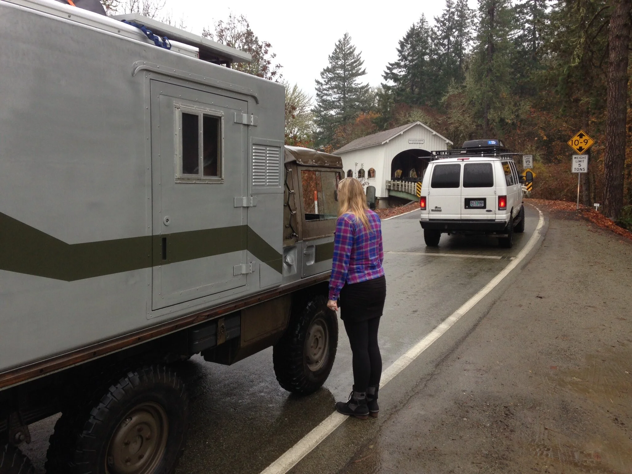 Back on the road after a quick spark plug fix on the Pinz with the @travelingtuttles along the Old Wagon Road in Oregon. 