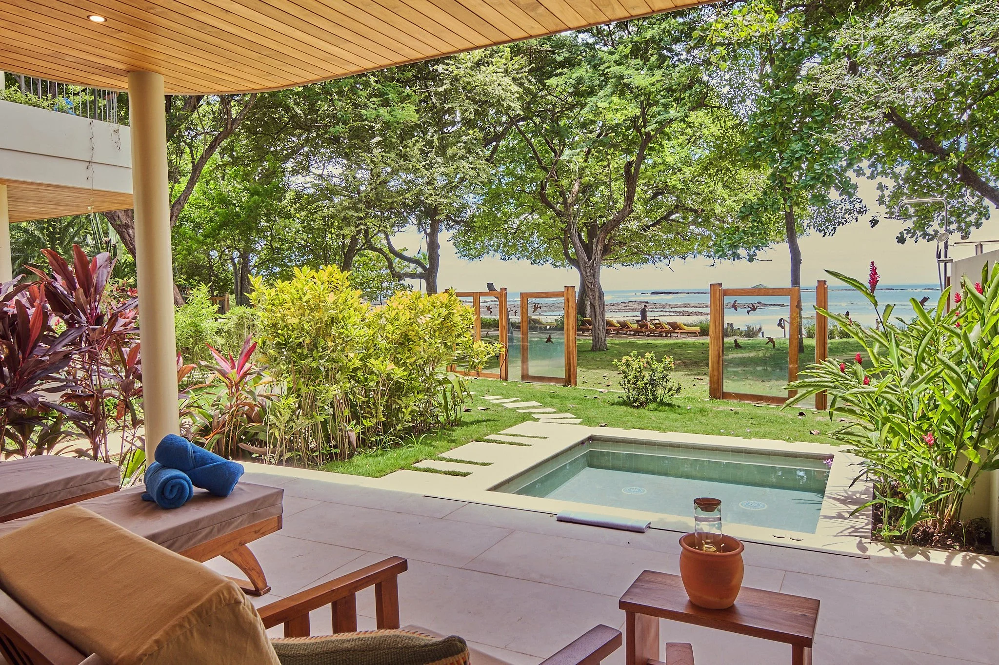 Beachfront Suite Terrace_24.jpg