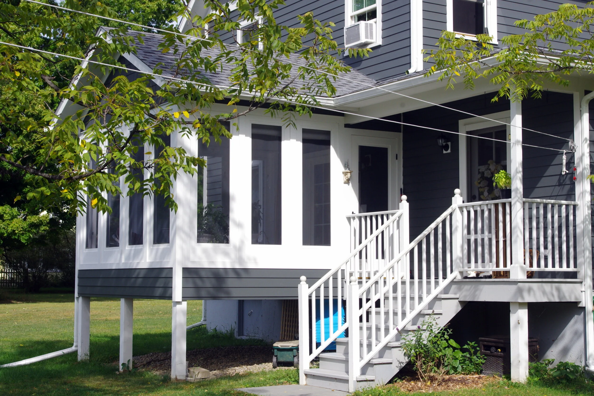 West-facing screen/sun porch