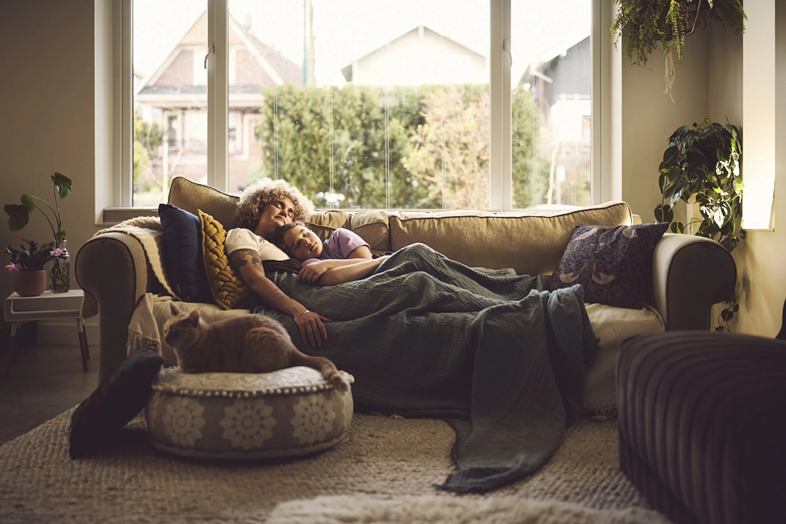 20250305_REW_Cuddly couch_238984.jpg