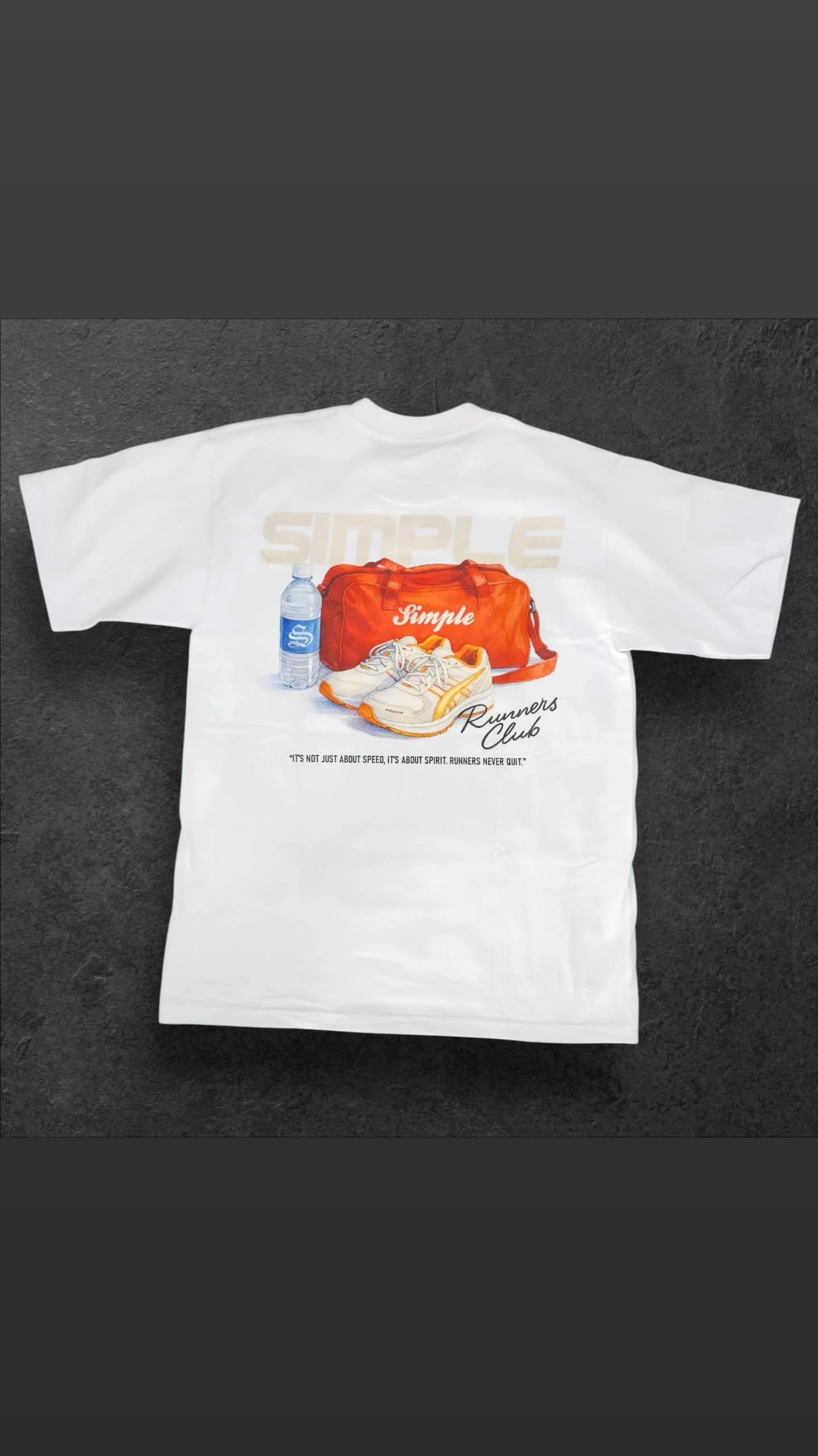 TEE SIMPLE BULTO Y TENIS EN AGUA