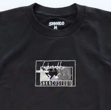 TEE SNKRCO STUDIO WEARABLE FOT GAS MASK