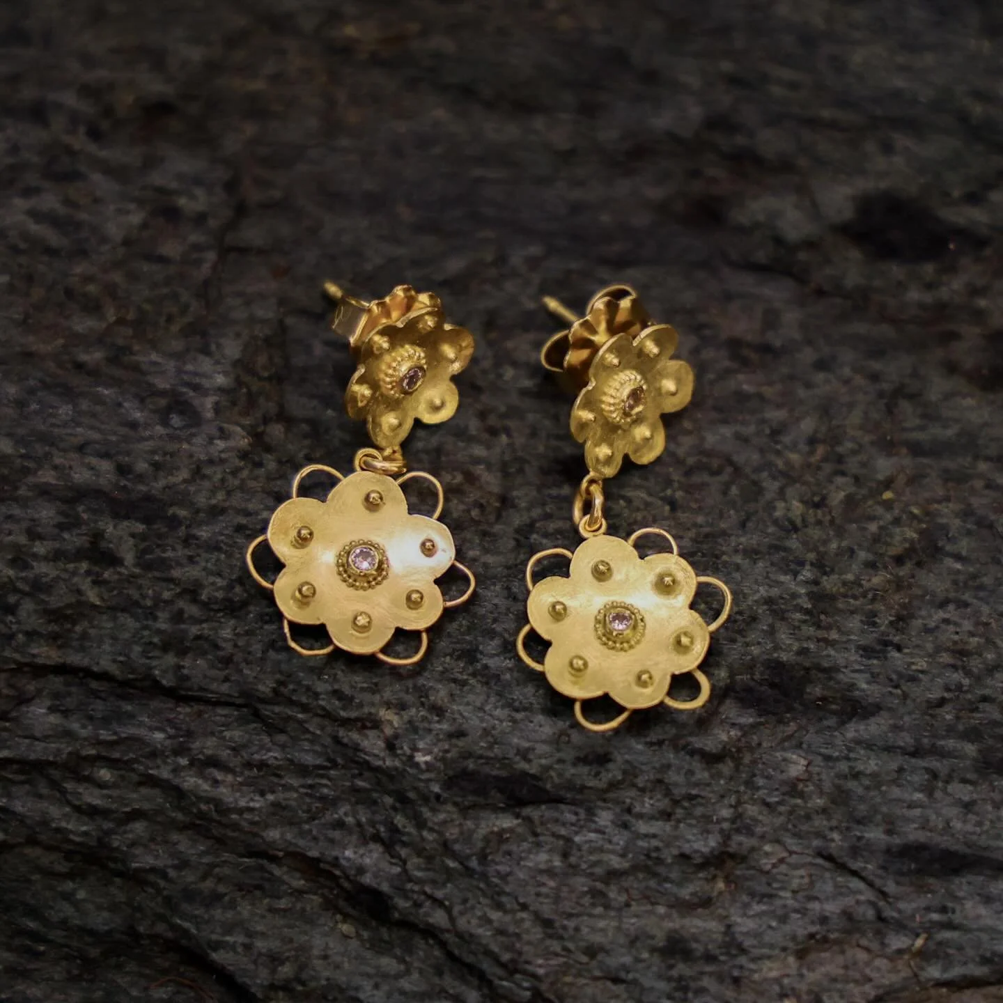 I&rsquo;m always inspired by flowers and our surrounding natural world. Ancient gold fusing techniques are used to create the designs on these 18k gold and diamond flower earrings..
.
.
.
#gold #goldgranulation #amulet #talisman #handmadejewelry #sus