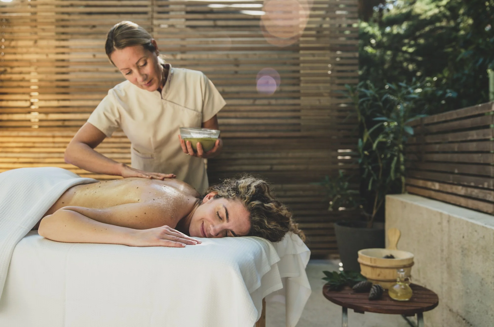 0086 Slovenia Spa Tent_ret.jpg