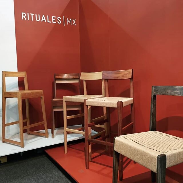 Llegaron los bancos altos para barra.!
Banco alto Matilde (asiento de madera)
Banco alto Capit&aacute;n (asiento tejido)
. . . .
Expo - @abastur_oficial