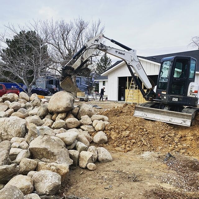 Getting our Boulder wall construction project setup and ready to rock 🎸 
#earthmoving #earthmovers #excavating #dirtwork #miniexcavator #landdevelopment #excavation #heavyequipmentlife #earthmoving #excavationlife #excavationbusiness #coloradoconstr