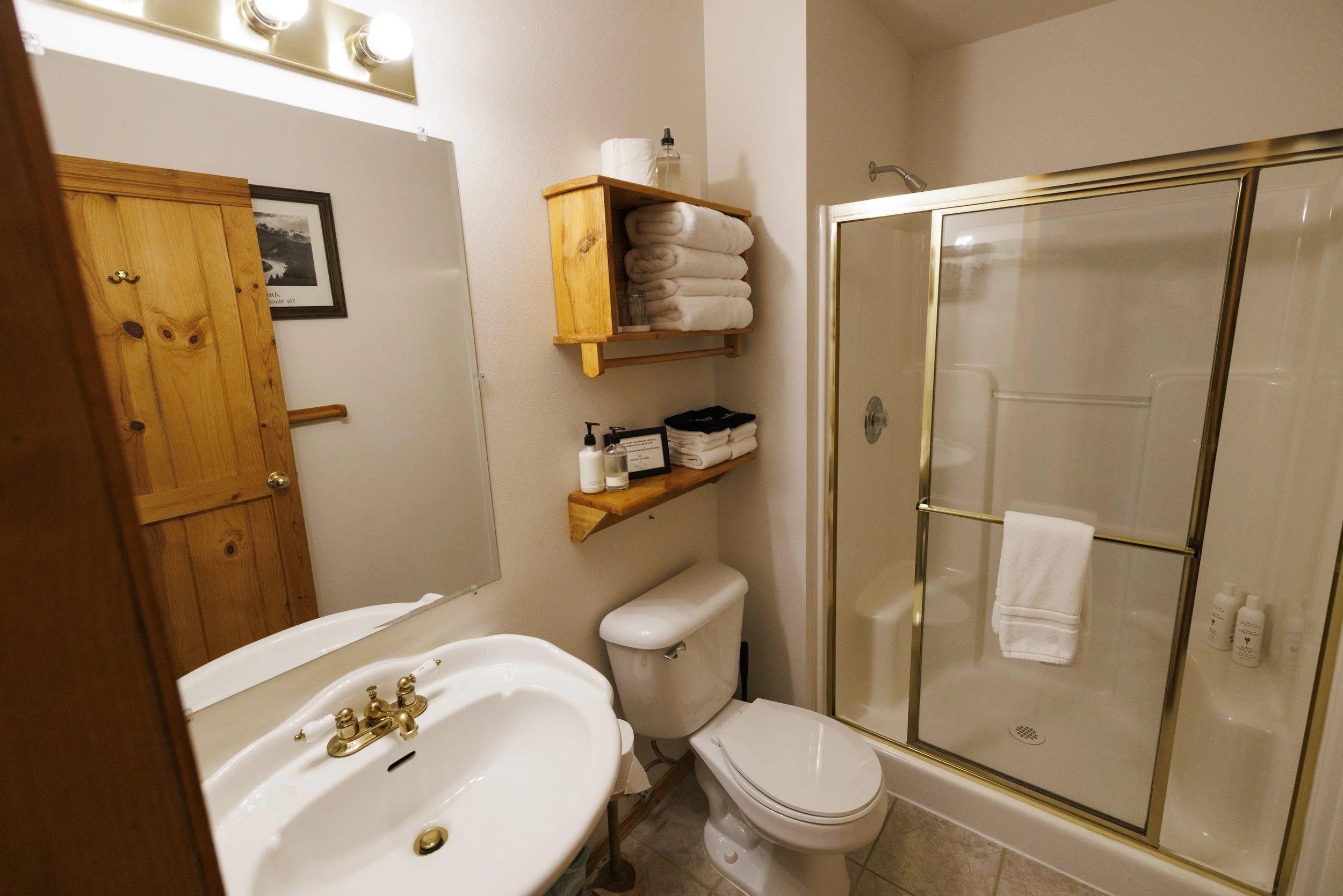 WallaceFallsBathroomRoom9.jpg