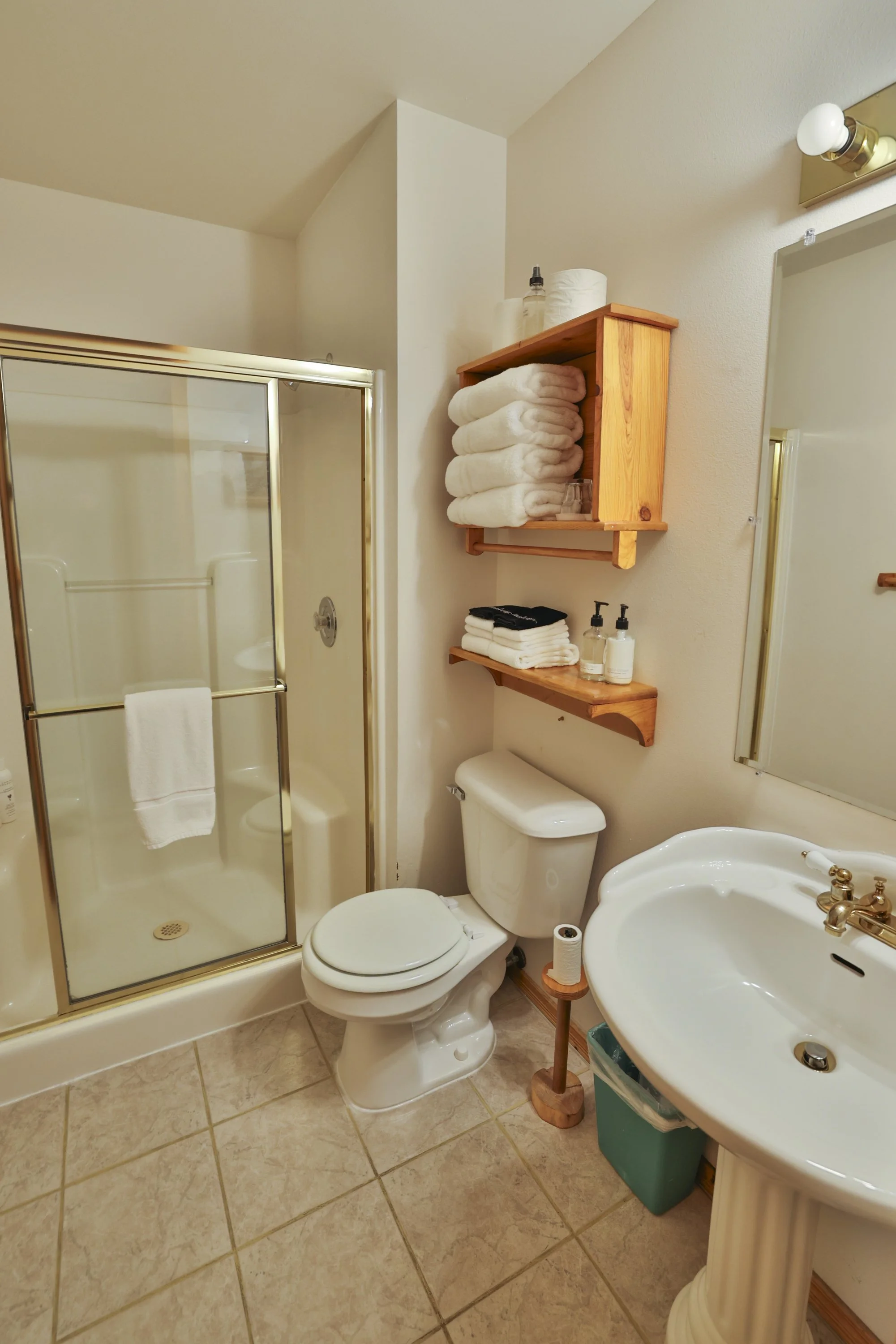 WallaceFallsBathroomRoom8.jpg