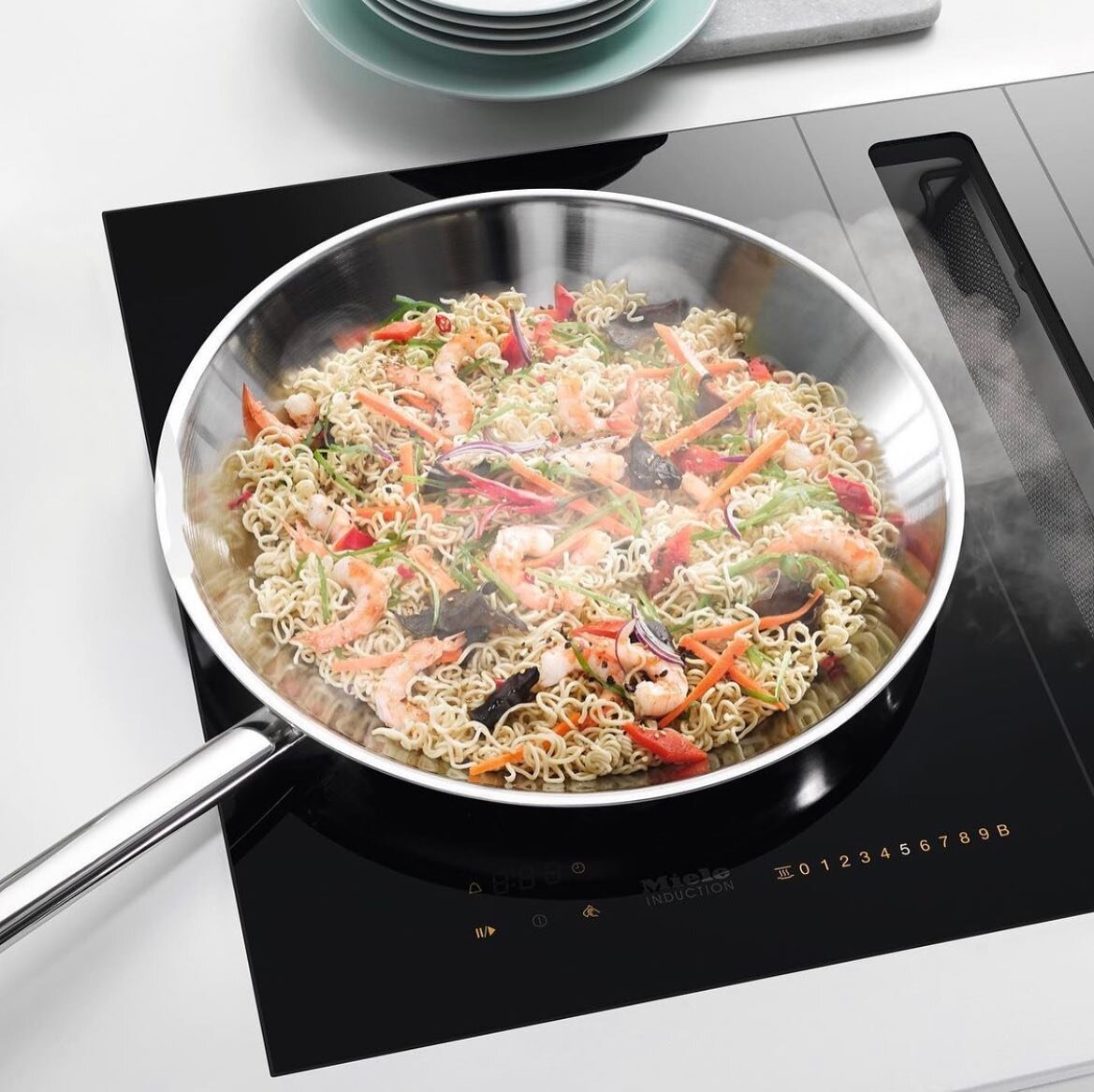 SmartLine elements consisting of an induction wok for stir fry meals and a built-in countertop extractor.