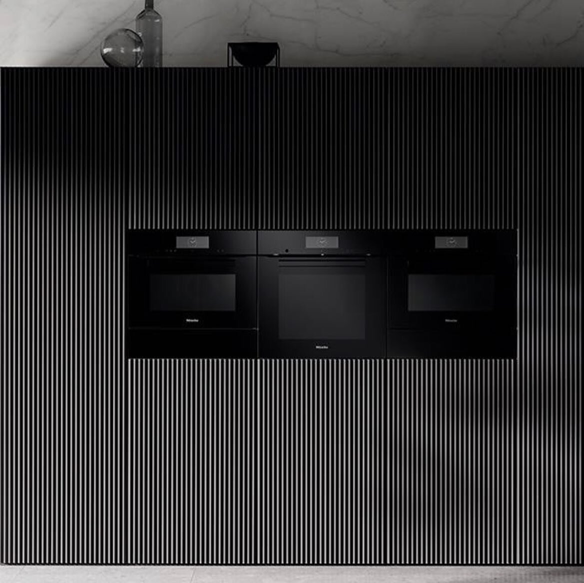 VitroLine design in obsidian black - Miele&rsquo;s new Generation 7000 kitchen appliances have been designed to be smoothly combined both vertically or horizontally.