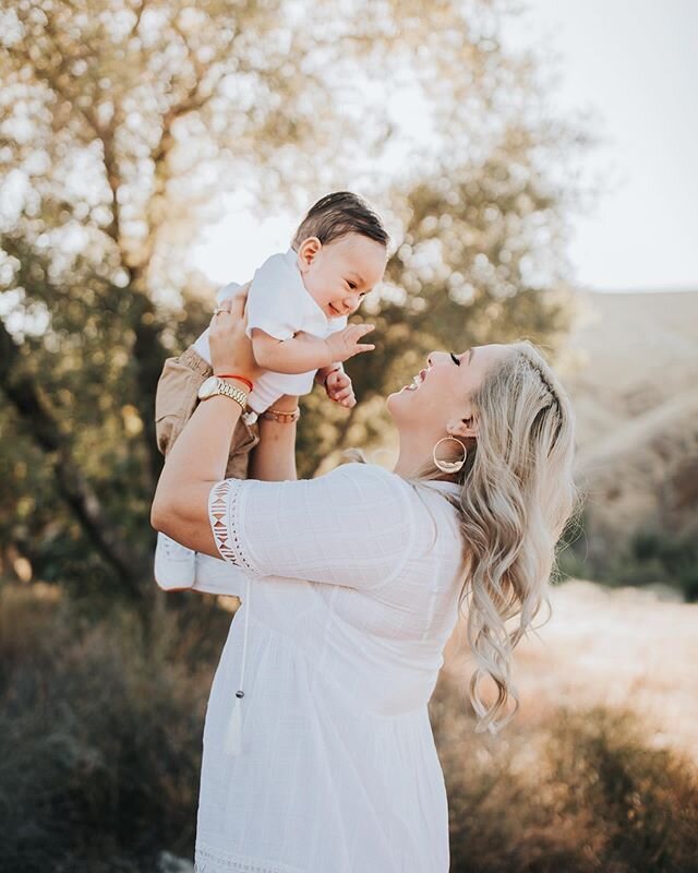 &ldquo;let me love you a little more before you&rsquo;re not little anymore.&rdquo; 💛 #mommyandme @alyssaraephoto