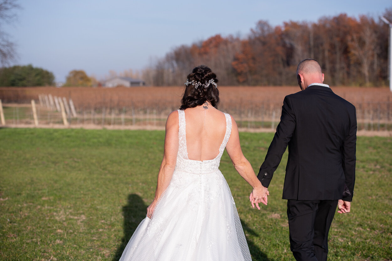 love-always-photography-niagara-gta-the-hare-wine-co-niagara-on-the-lake-wedding-008.jpg