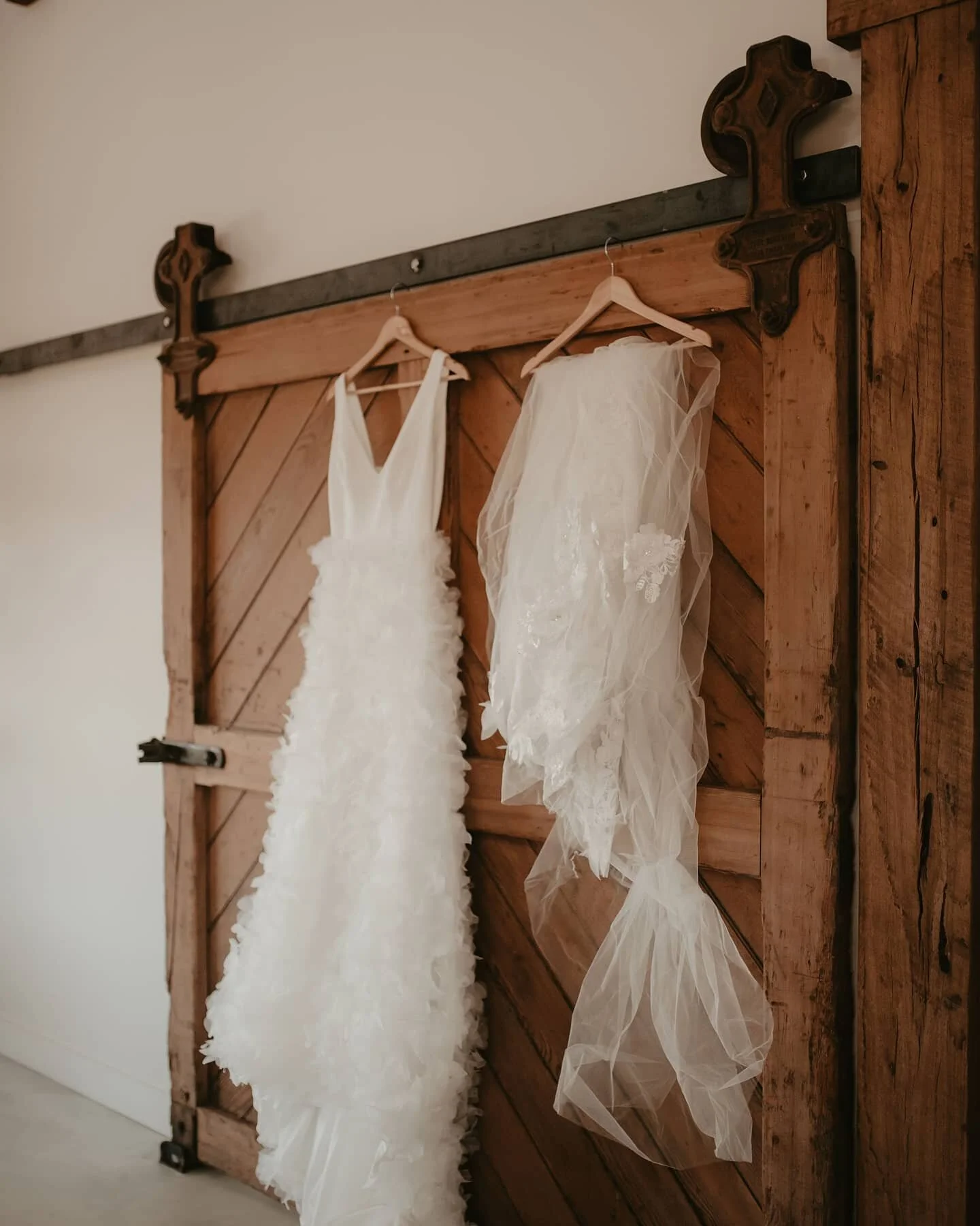 Hey lovers 👋 I am here to tell your story.

The big, the small, and all of the in-betweens. 

I have room for just TWO more Weddings this year....Sooo get in touch for a chat today, should you want to find out if your date is still free, and whether