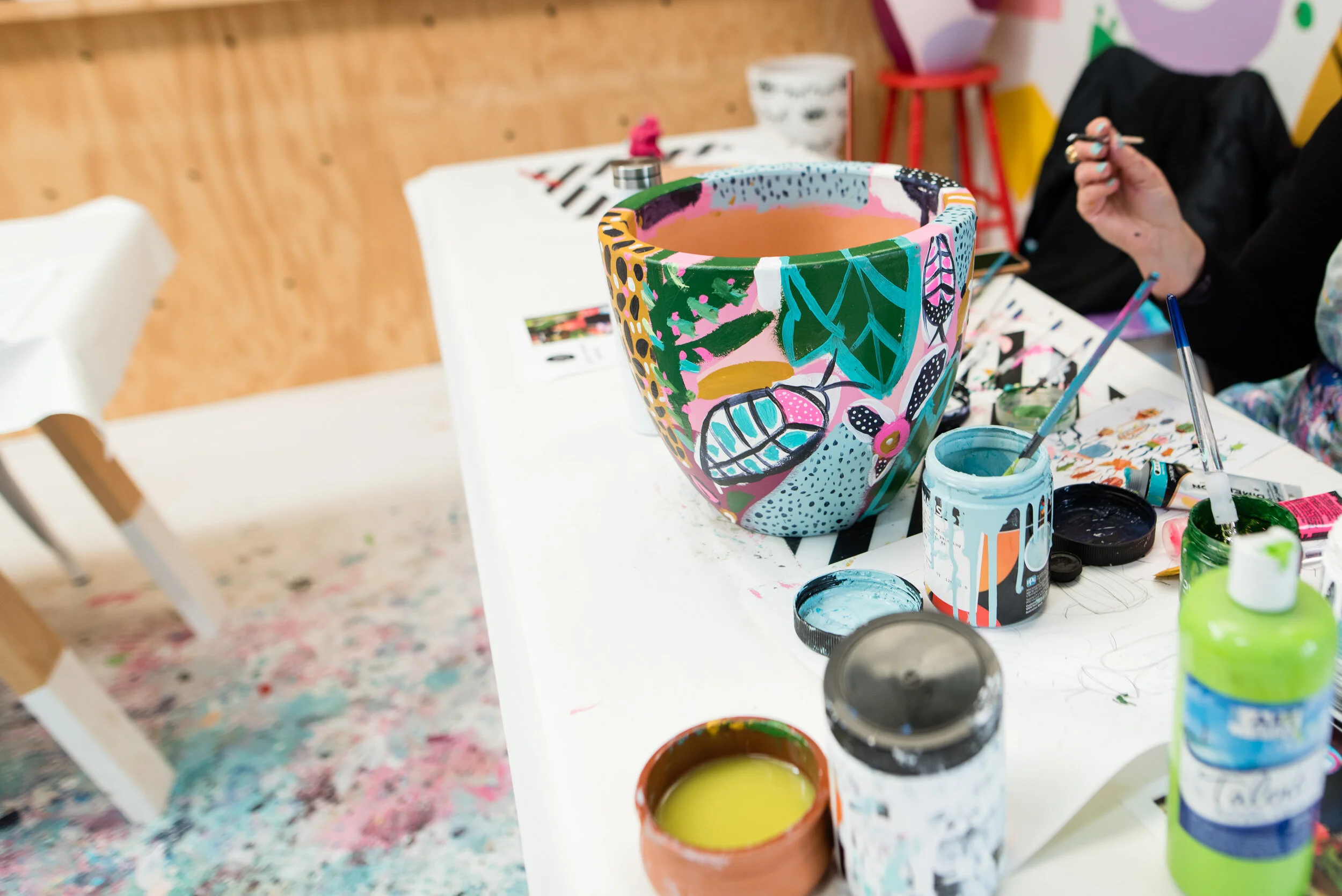 Deb McNaughton Pot painting workshop-59.jpg