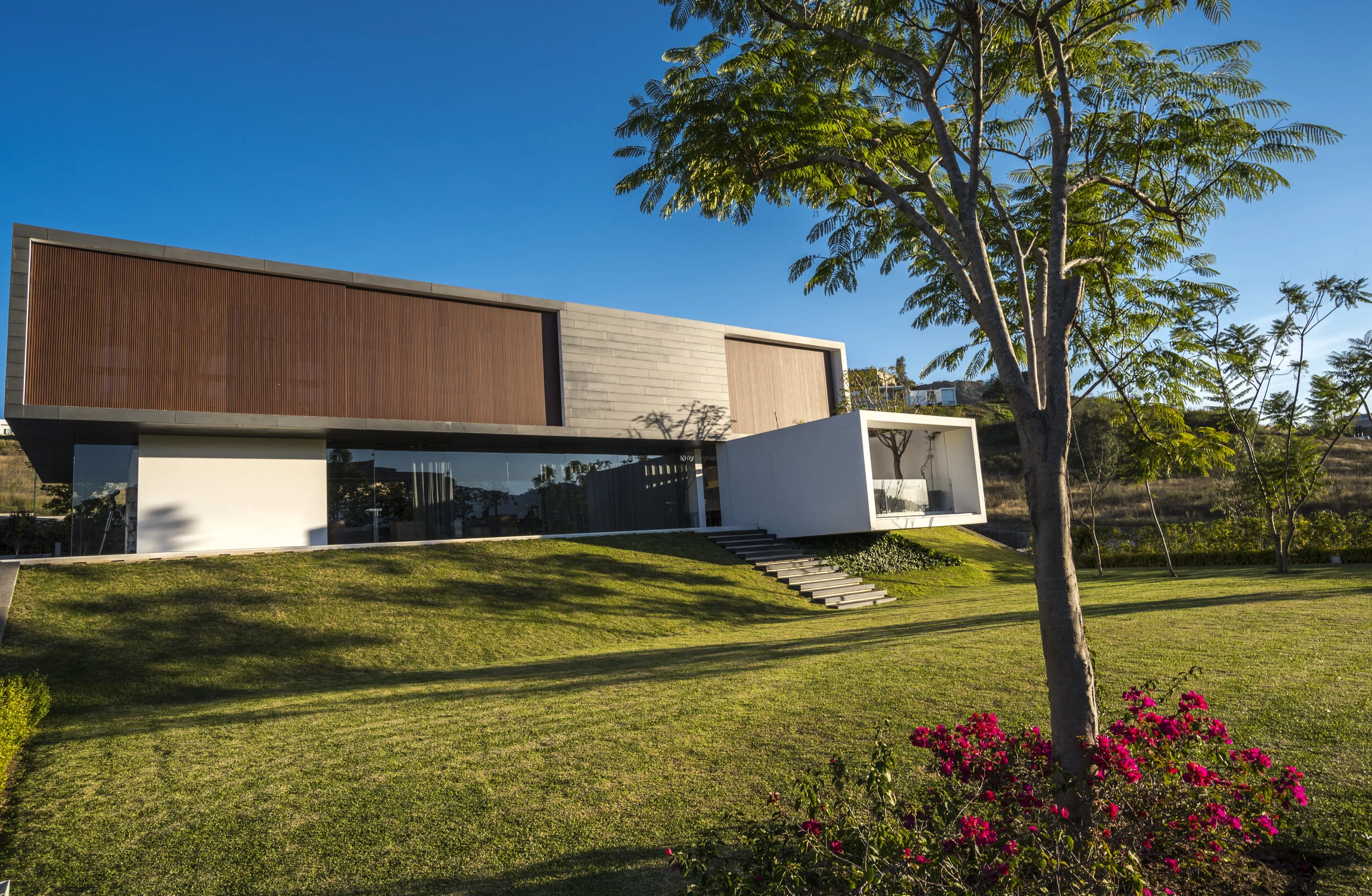 DEZZEN MAGAZINE     CASA MK