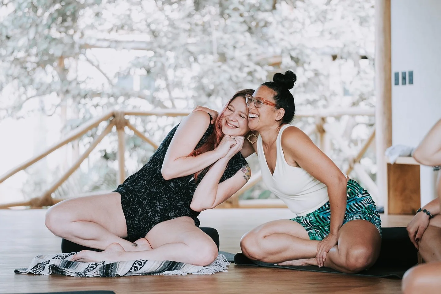 As this weekend takes shape with lots of ways to distract, may you find the playful love that makes you smile as big as @megotron21 &amp; @tavibaker when they embrace 🥹🥹

You deserve community that feels like this.

We all do.

📸 @lisa_frare