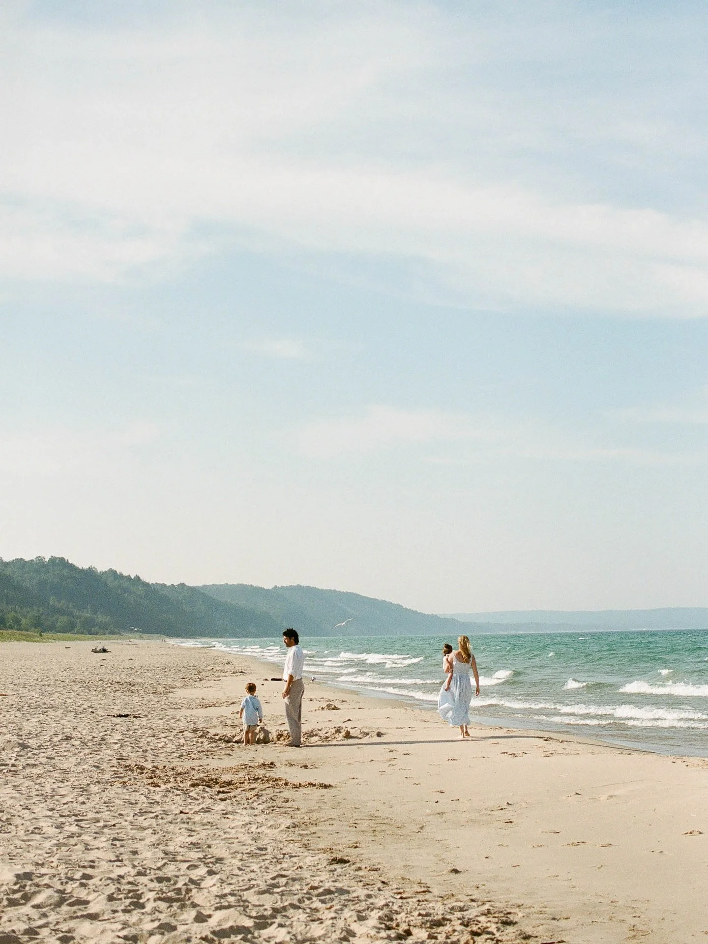 An early summer morning at the lake on film. The family session of my dreams ✨