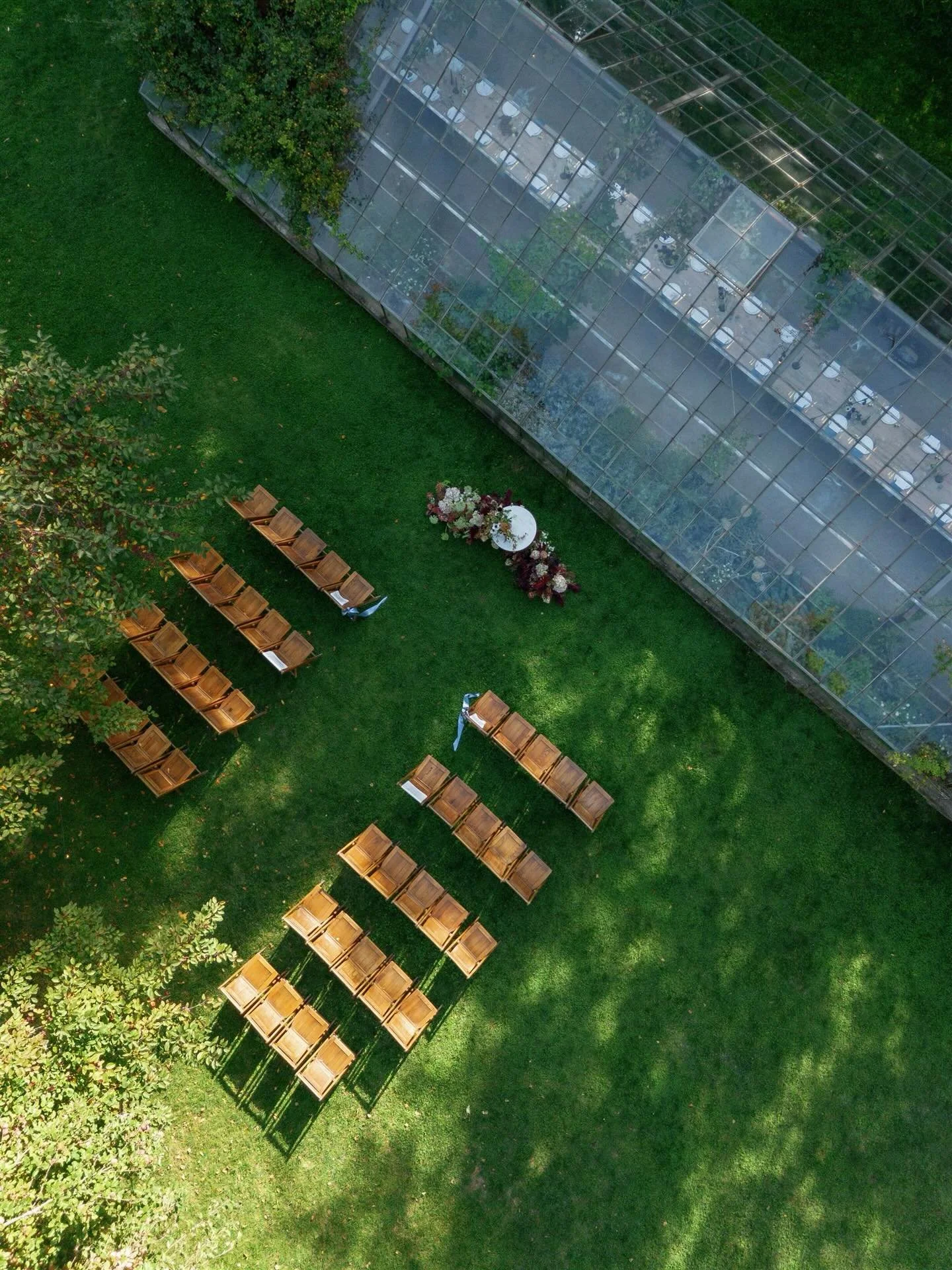 All the texture, light, and pretty little details from K&amp;A&rsquo;s September day at @glasshousecommunity 

Venue: @glasshousecommunity 
Photo: @jillianbowes 
Floral: @hyssop.floral