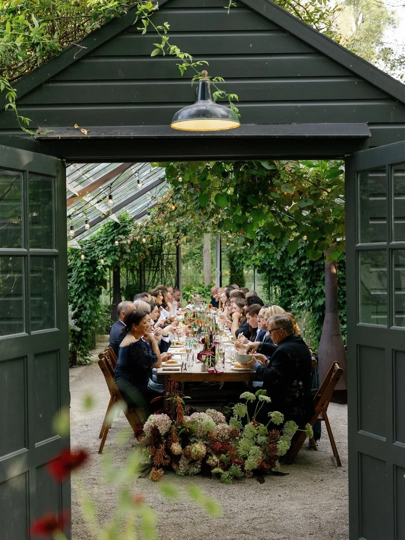 An intimate dinner party in a vine-covered greenhouse as the September sun sets. 

Venue: @glasshousecommunity 
Photo: @jillianbowes 
Floral: @hyssop.floral