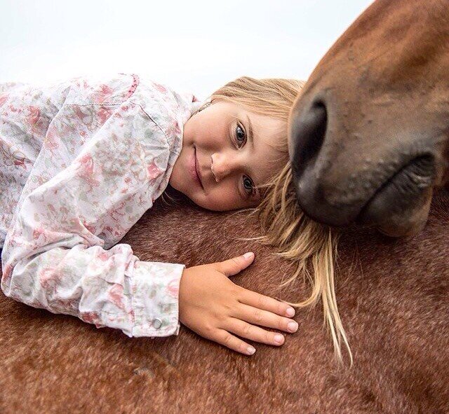 ESSENTIAL • INTRODUCING MIALUCE - ESSENZIALE • TI PreseNto MIALUCE (Eng-Ita)