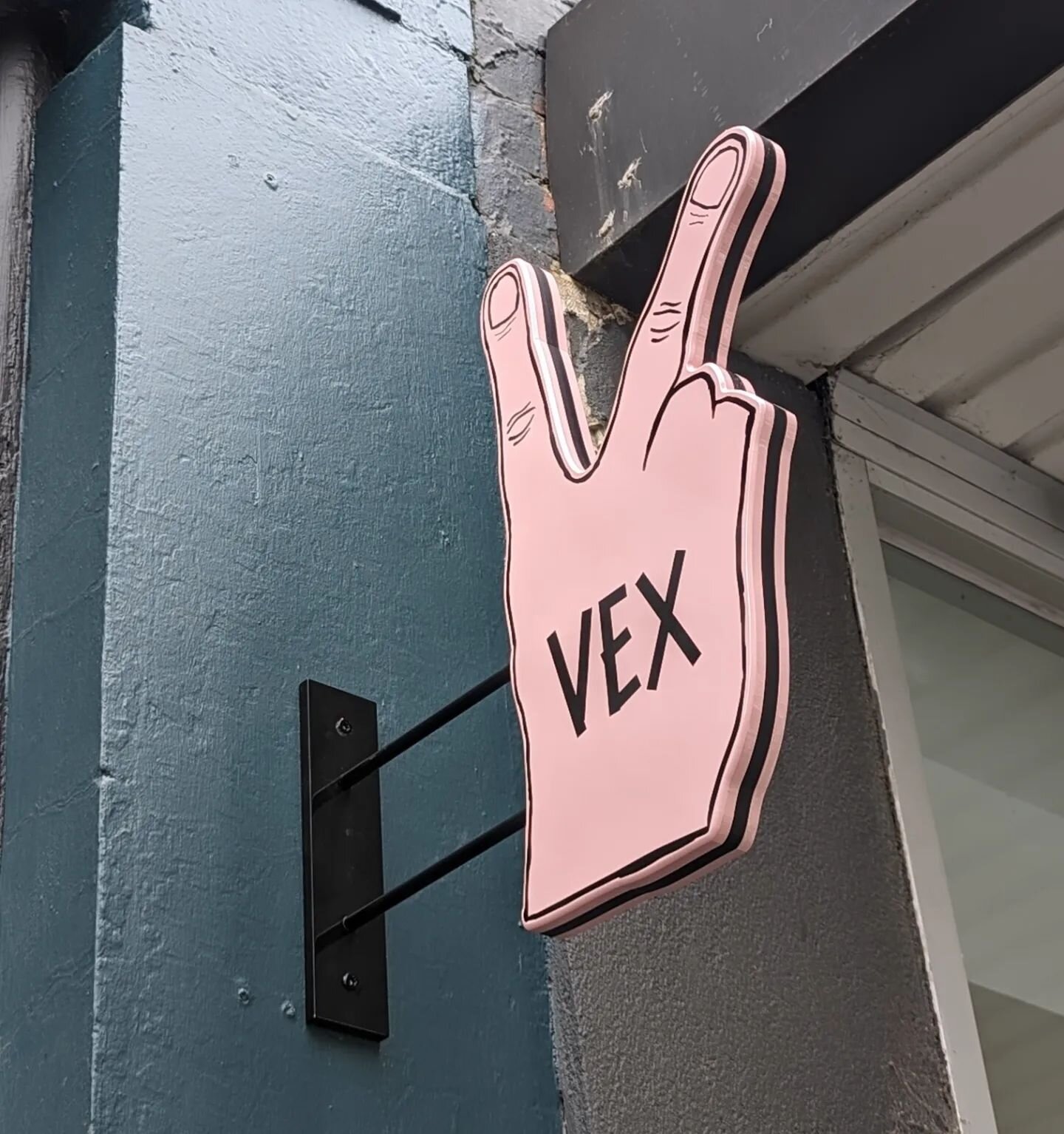 Few hand crafted signs for @we_are_vex in Westgarth with some fine details. 

Love this little blade sign! Thanks for letting us do what we do guys.

#sigmwriting #signwriter #signpainting #signmaking #signs #3dsigns #bladesign #hangingsign #raisedle