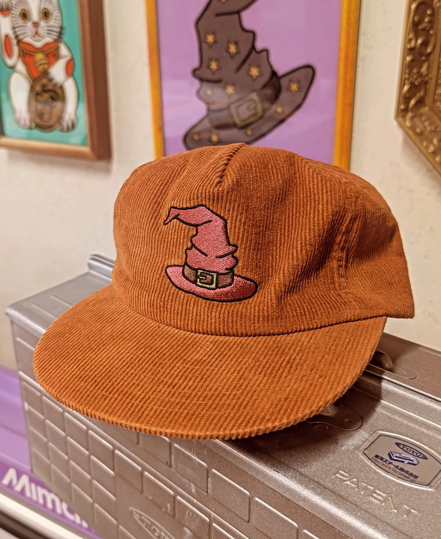 How good is hats on hats! Fresh work @teespleaseaustralia, these are real nice ππΌππΌππΌ π§πΌ‍βοΈπ§πΌ‍βοΈπ§πΌ‍βοΈ
#merch #merchdesign #merchandise #hatsonhats #branding #logo #embroidery #hats #cap #repping #anchor #anchorsigns #signwiza