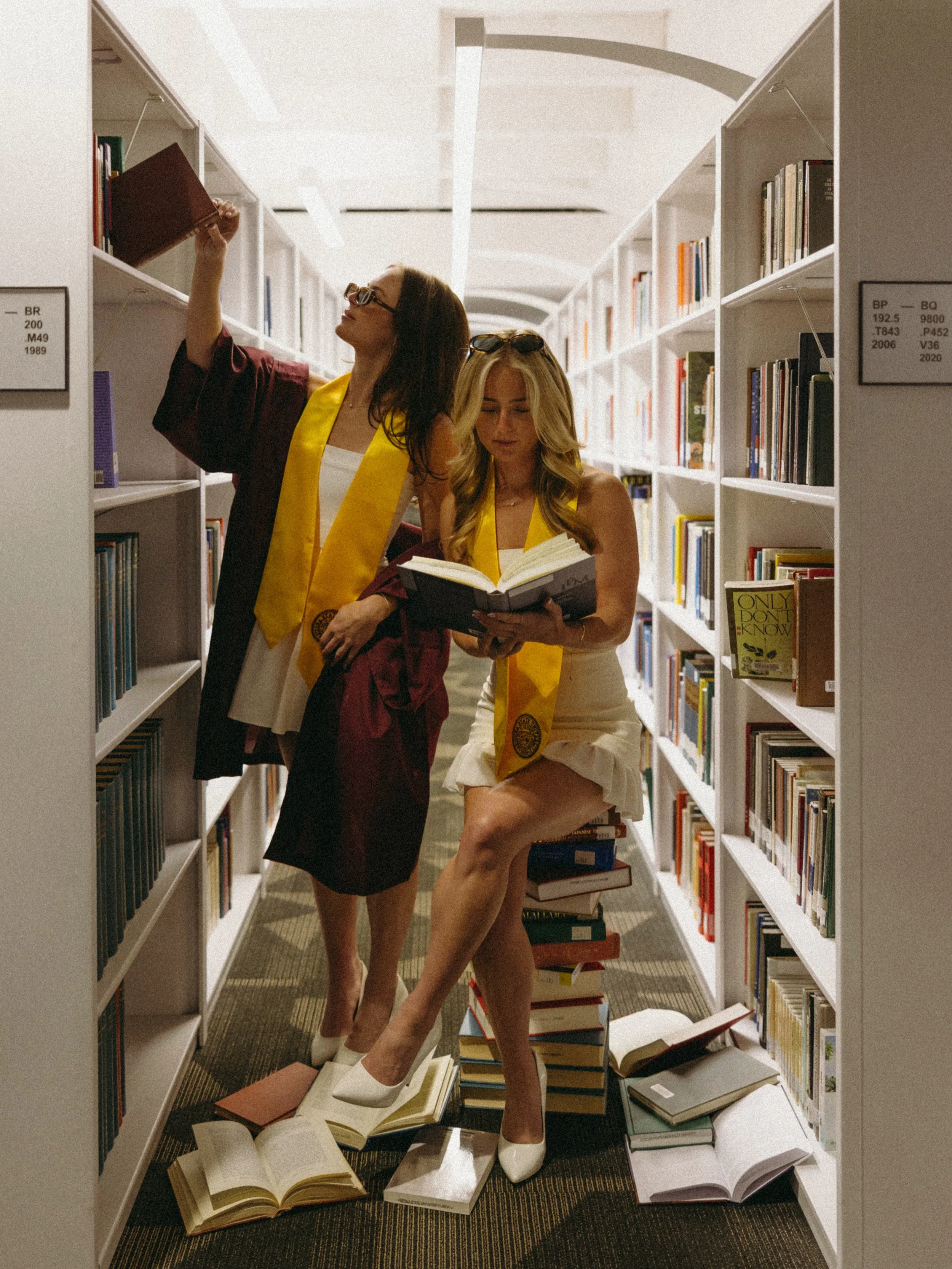 Congratulations to all the ASU graduates!! I had so much fun shooting with all of you! Thank you for getting creative with me! &hearts;️🔱🥂📚
.
.
.
#asugradphotos #gradinspo