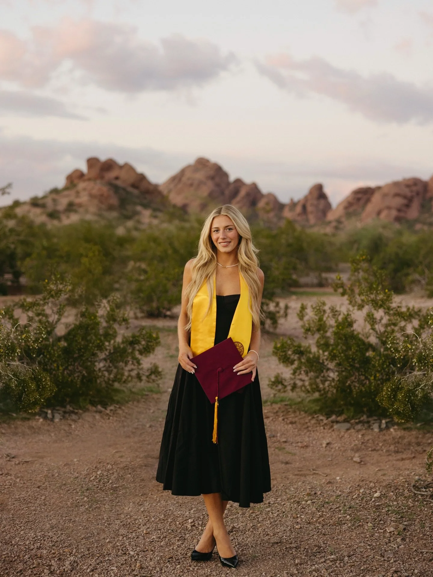 I officially head out to AZ in 1 week ✈️ 🌵 I cannot wait to shoot with you all! I still have some availability left, you can book your session through my page on the book now button or through my website on the senior page as always feel free to mes