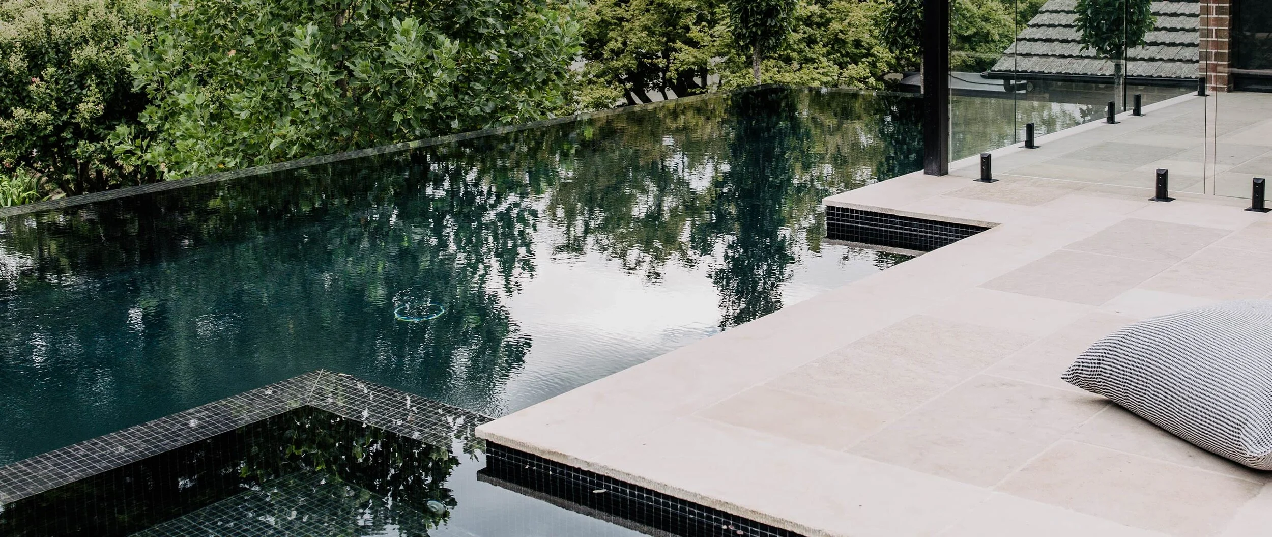 15 ways to landscape around a pool