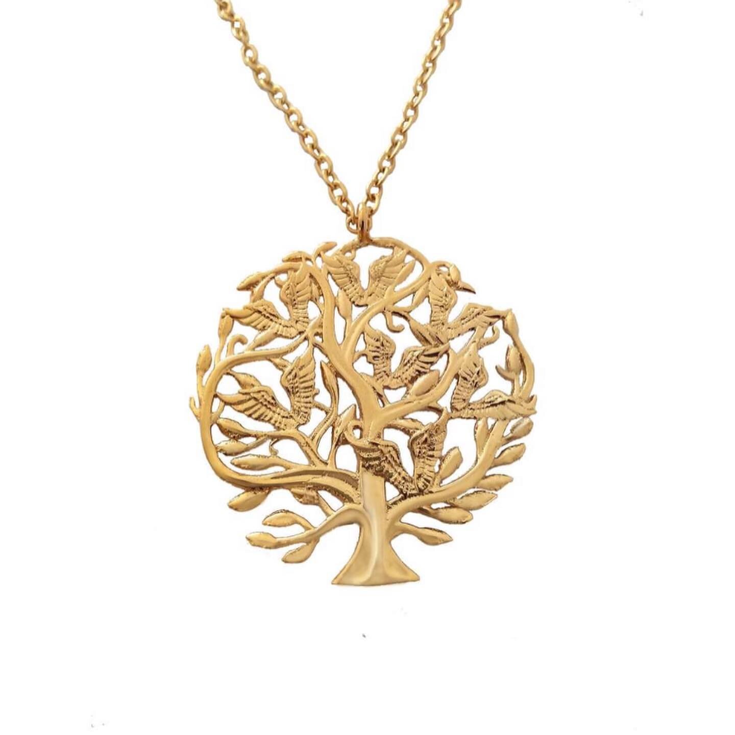Inspired by tradition the Tree of life with 7 angels gold pleated set made is a unique piece made in Mexico 😍 Shop #Aurah 

#puntamita #puntamitaboutique #puntademita #jewelry #handmade