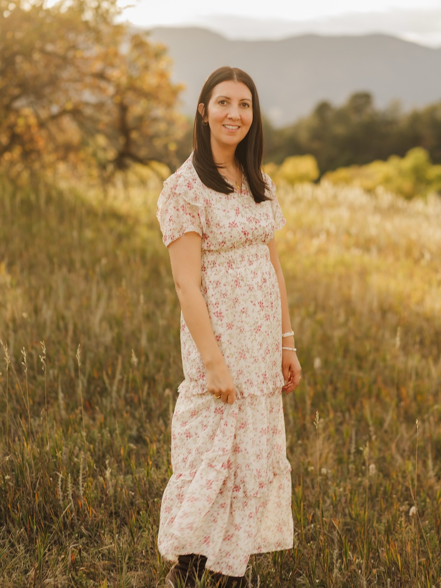 I recently had some new photos taken by the wonderful @crimsoncloverstudios5 so it feels like the perfect time to say hello! 

I&rsquo;m Jamie &mdash; a wife, mom of four, birth and postpartum doula, and perinatal patient advocate serving families he