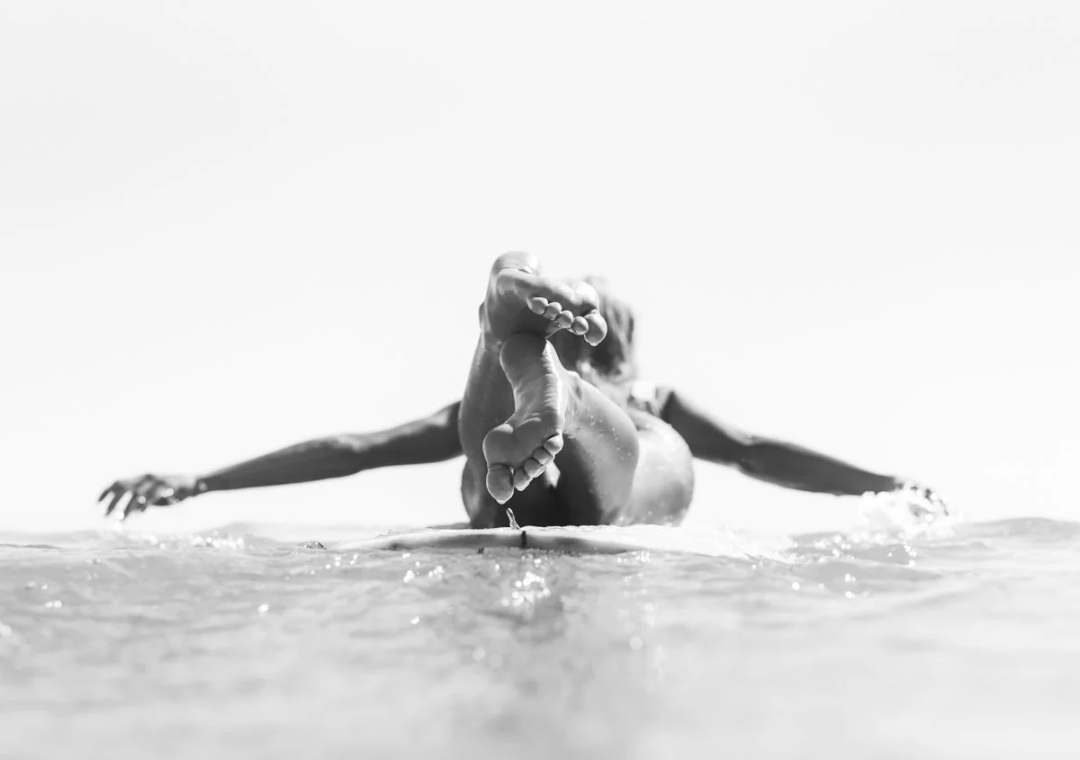 BnW Surfer girls-4.jpg