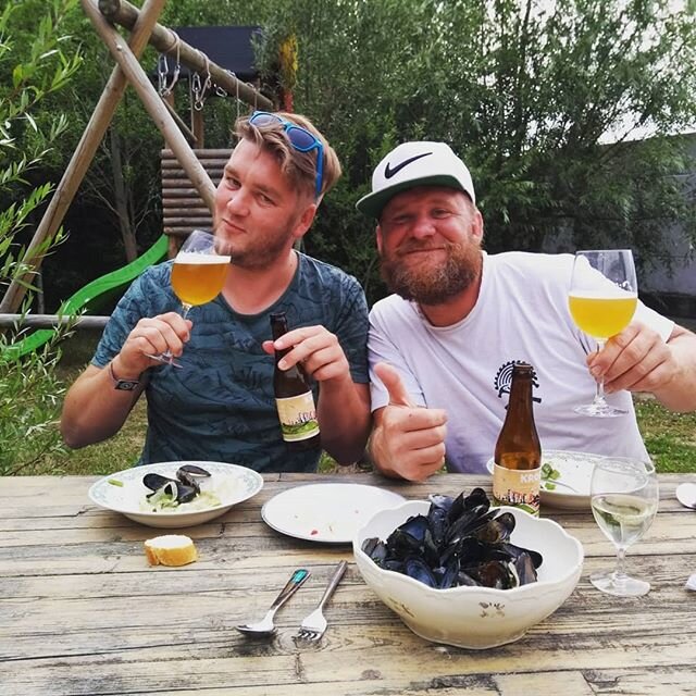 A happy customer is all you need :-) Kroost hoppig blond: a perfect match with mussels. Mussels from Br..Ghent

#mussels #kroostcraftbeer #kroost
 #bier #beer #bi&egrave;re #belgischbier #blondebeer  #belgianbeer #beerlover #craftnotcrap #bierplezier