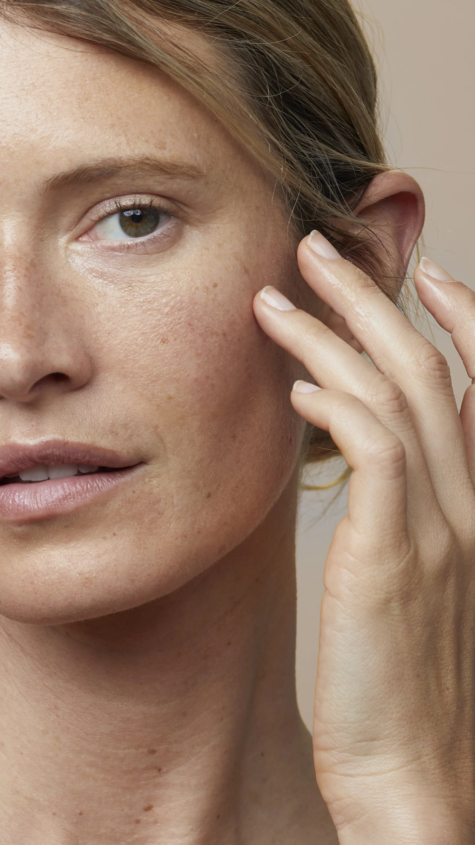 Eye Cream Sophie Application 1.jpg