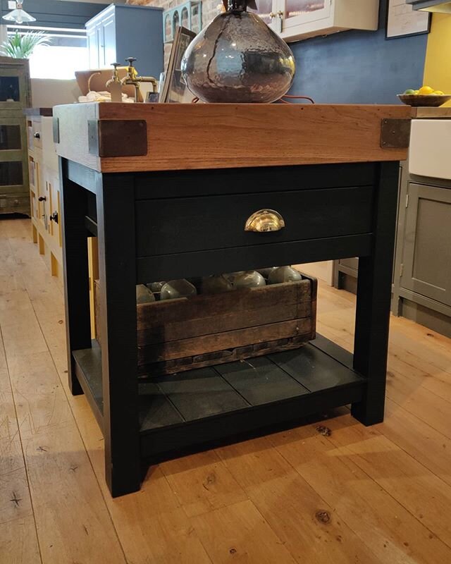 FOR SALE. Handmade, Oak Top, Butchers Block 30% off only &pound;695. Local delivery available.
.
.
.
#bespokekitchen #interiordesign #kitchendesign #kitchen #kitcheninspo #kitchengoals #bespokefurniture #architecture #kitchensofinstagram #furniturede
