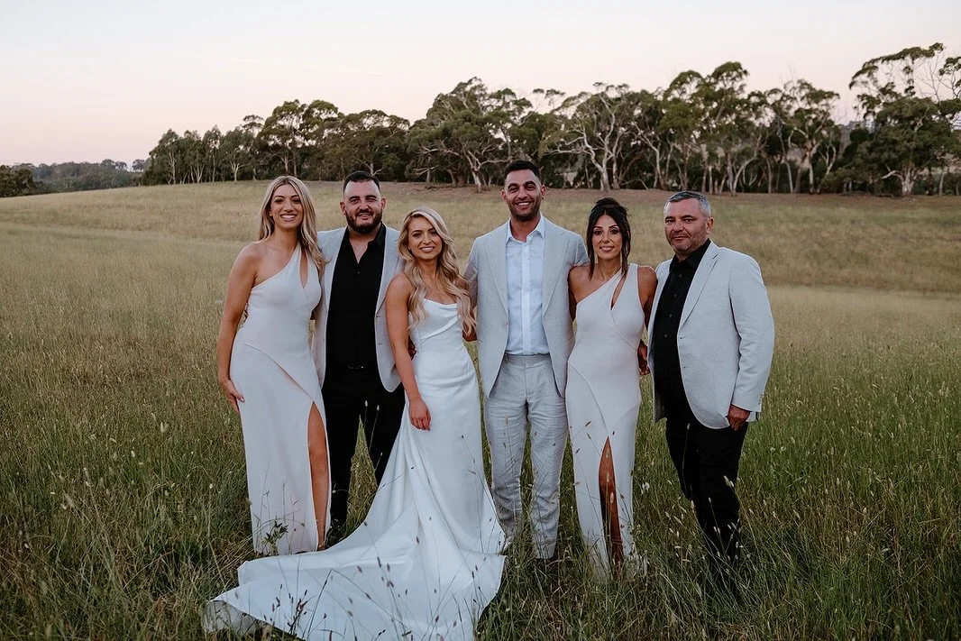 Who said the gang can&rsquo;t join you for sunset? 😏

Renee &amp; Pat wanted to mingle with their loved ones during cocktail hour so we completely skipped portraits and did them all later ☀️

It&rsquo;s your day lovers, we&rsquo;re just here to capt