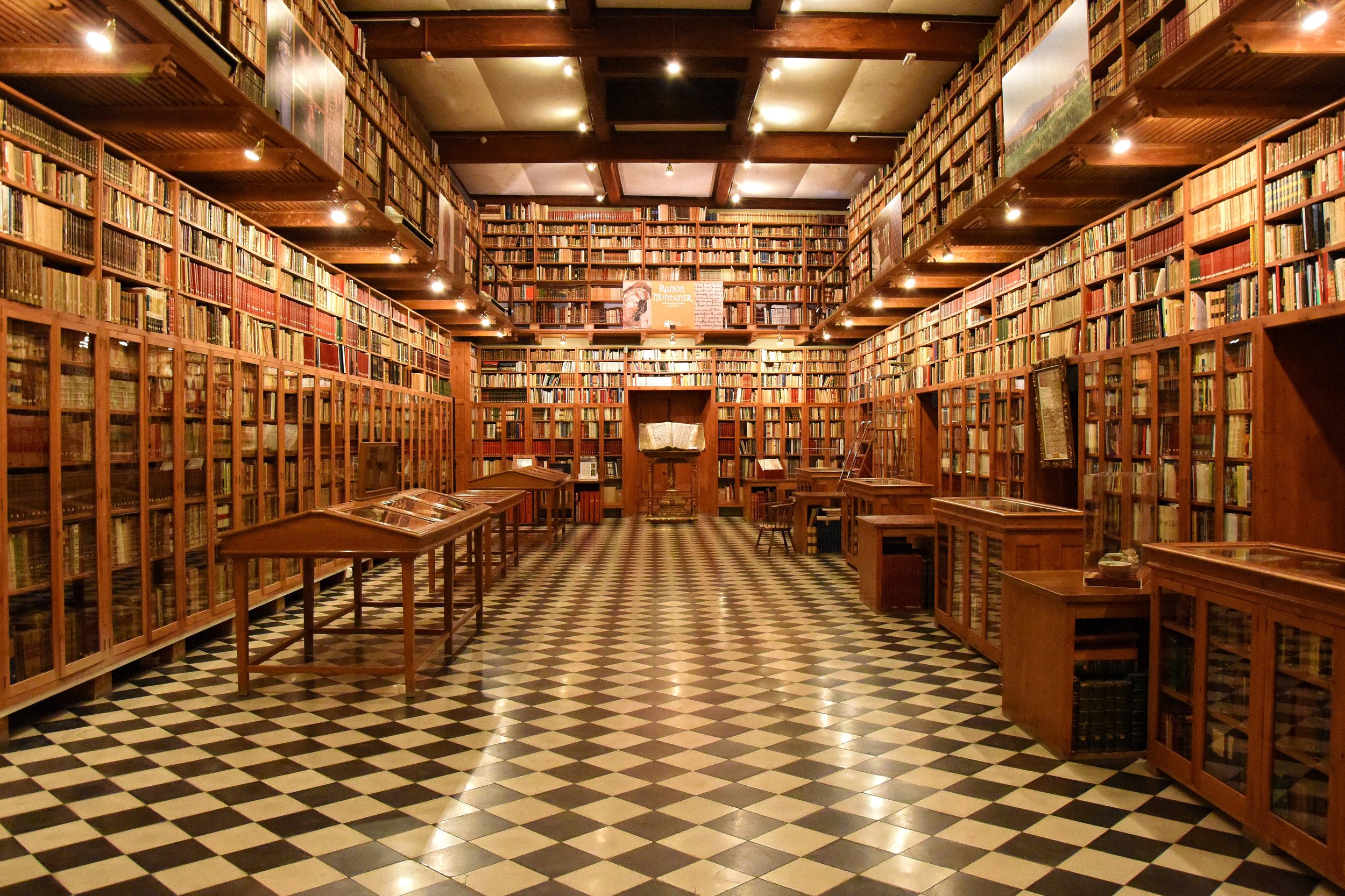 10 - Biblioteca del Castell.JPG