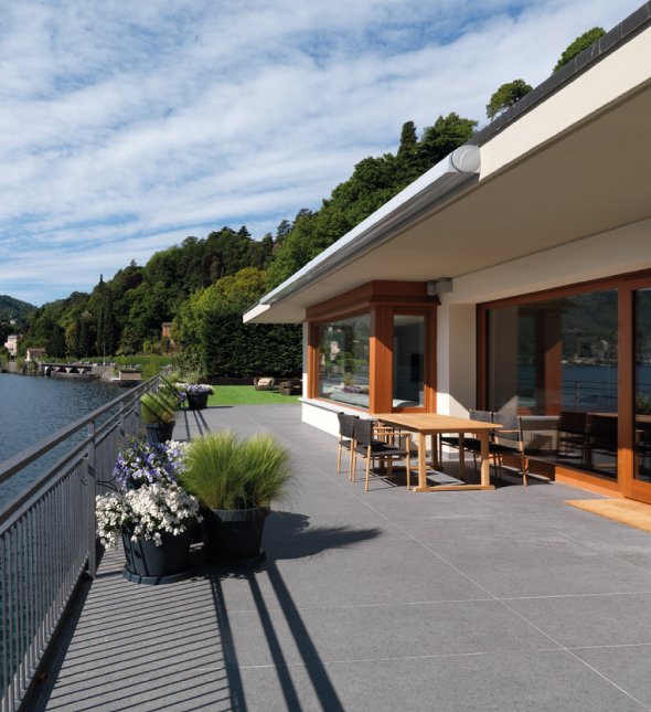 villa-flori-hotel-lake-como-gran-lago-suite-detail-terrace-luxury.jpeg