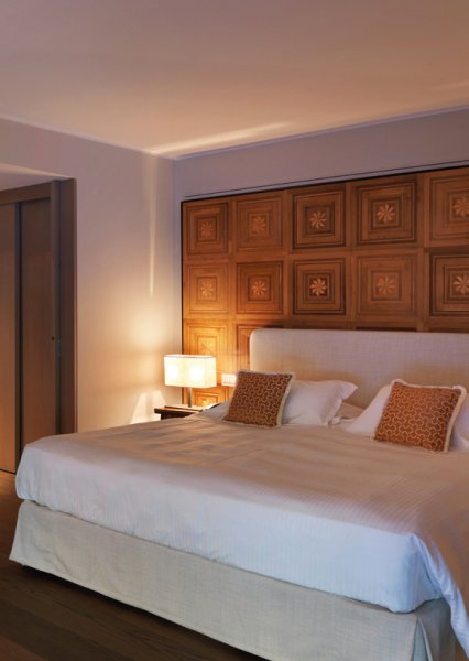 villa-flori-hotel-lake-como-gran-lago-suite-bed-luxury.jpeg