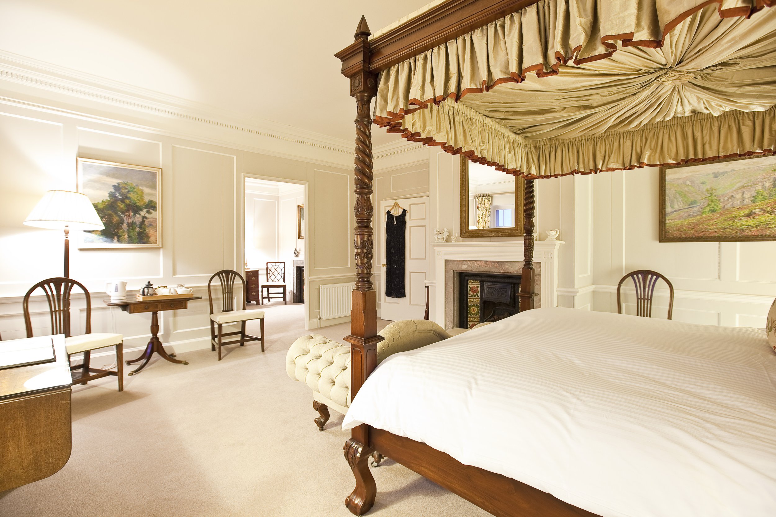 05_Dewhurst Bedroom with Four Poster Bed.jpg
