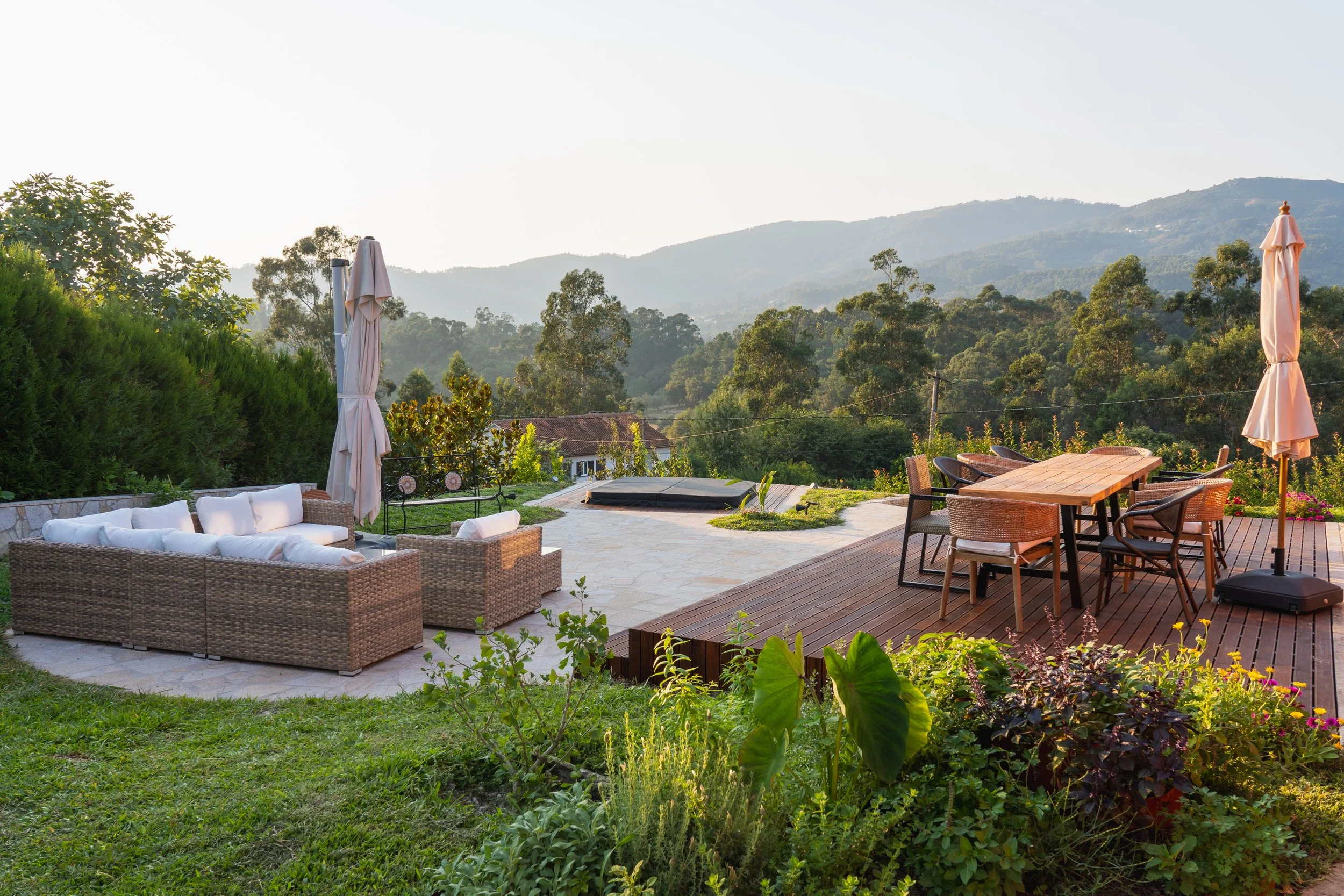_DSC5185 Terrace with jacuzzi .jpg