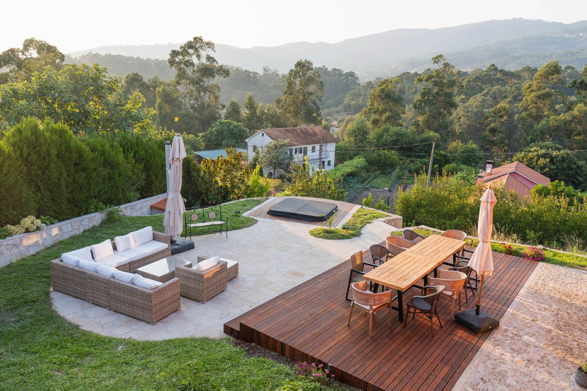 _DSC5227 deck and jacuzzi.jpg