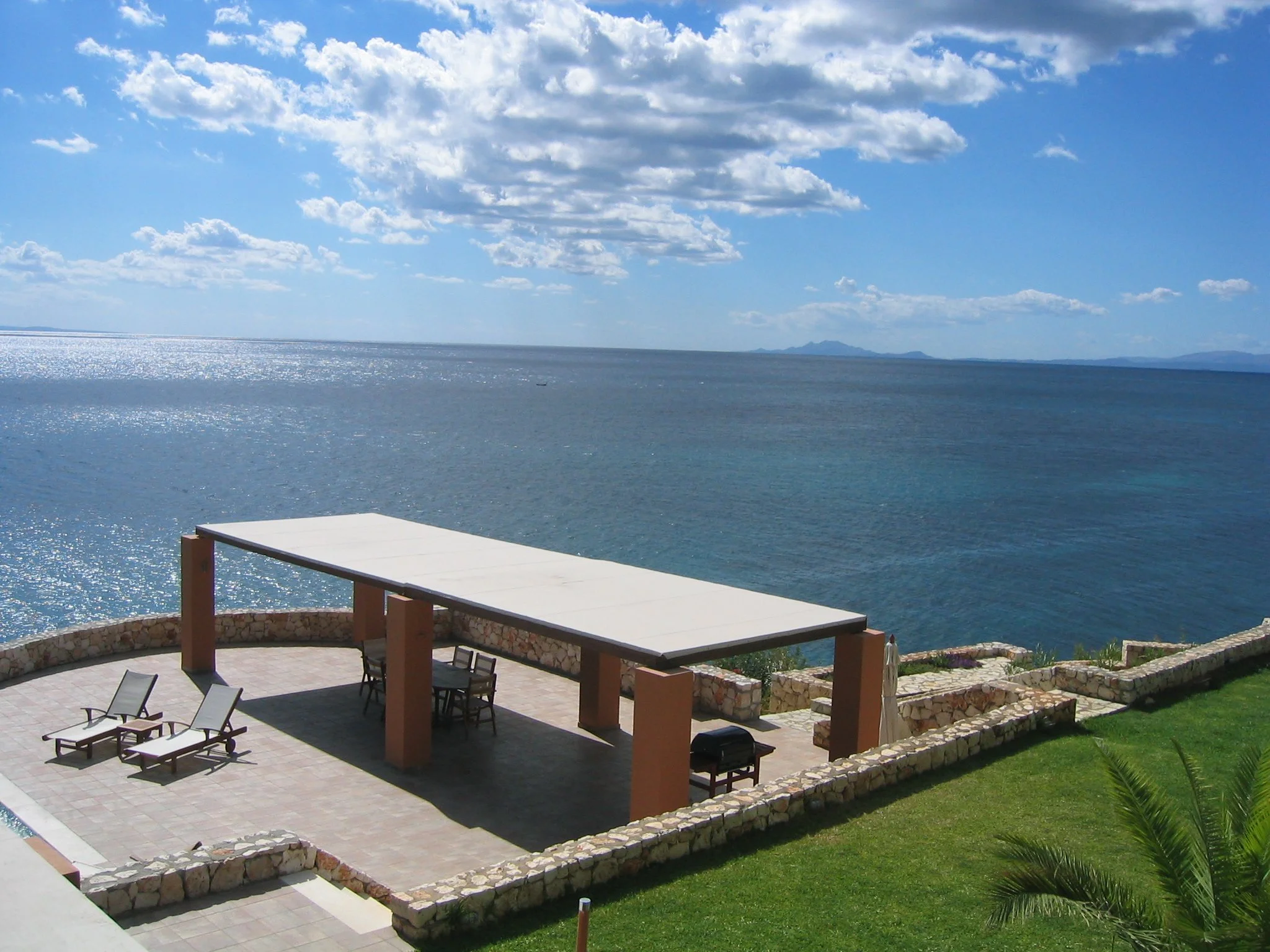 Villa 4_pool pergola.JPG