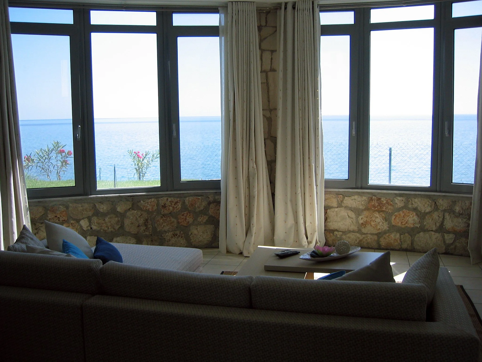 Villa 4_Suite_panoramic views.jpg