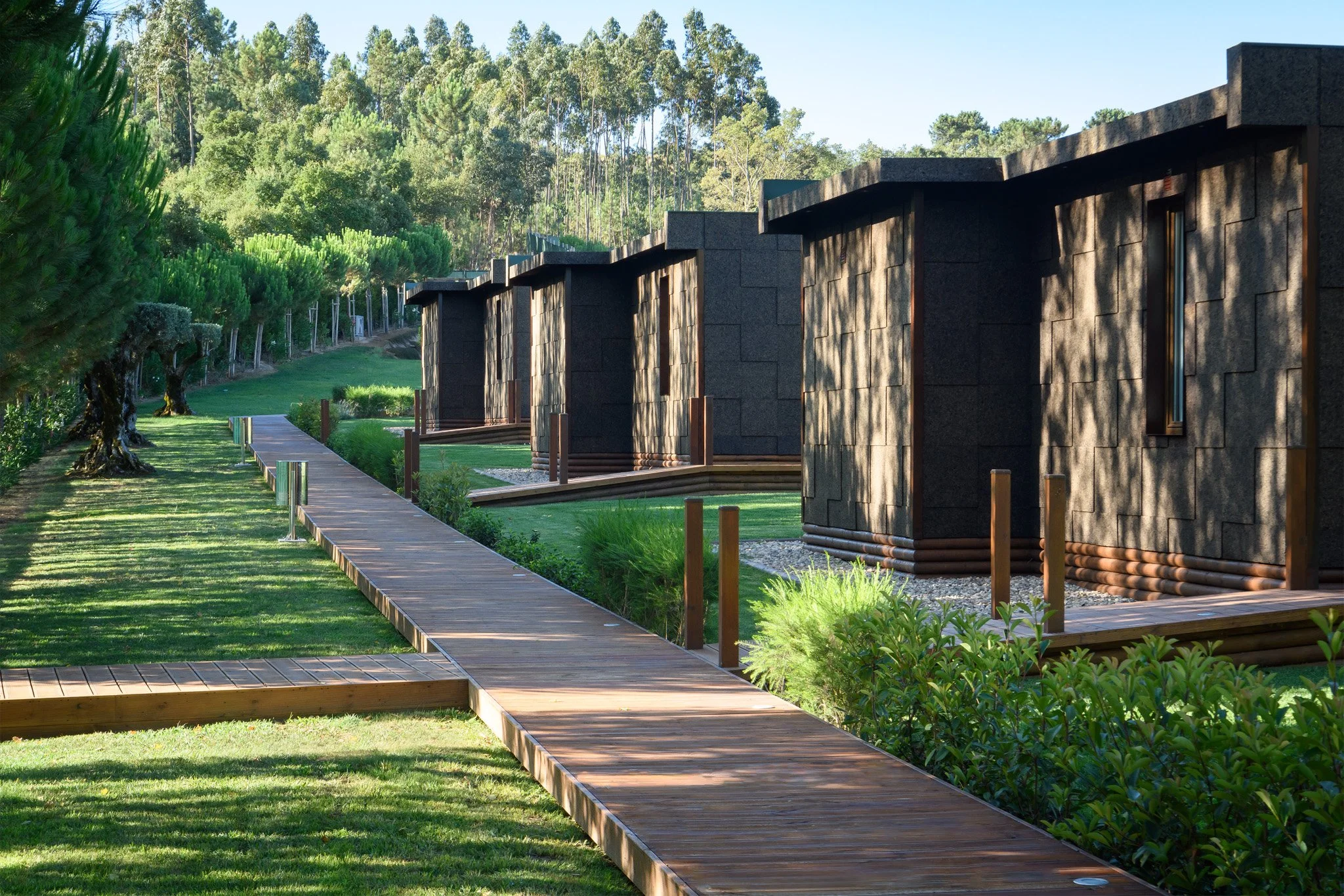 27-Exterior-Traseiras Bungallows-2.jpg