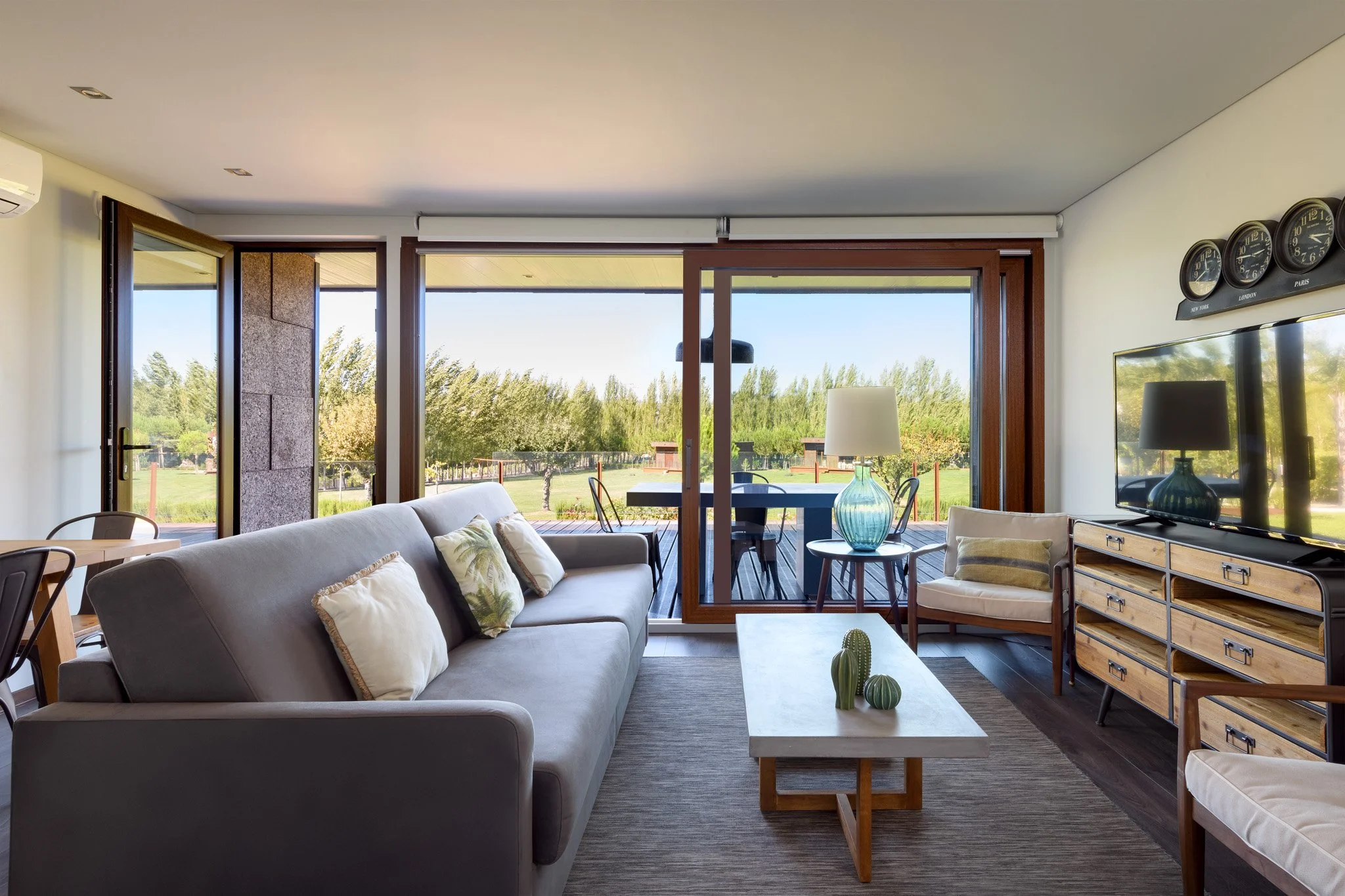 73-Quarto-Bungallow Duplo-Sala-1.jpg
